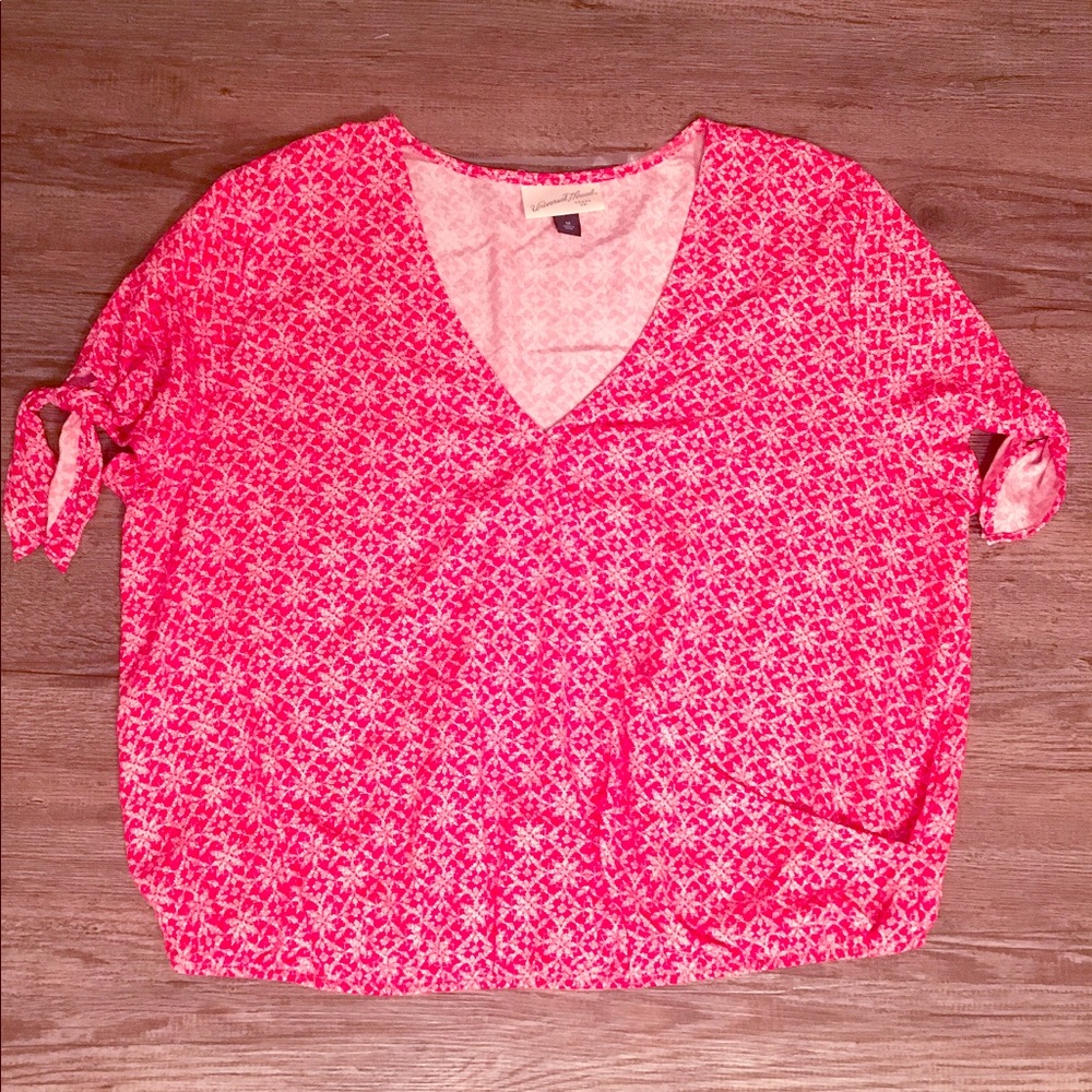 Short sleeve blouse with tie sleeves